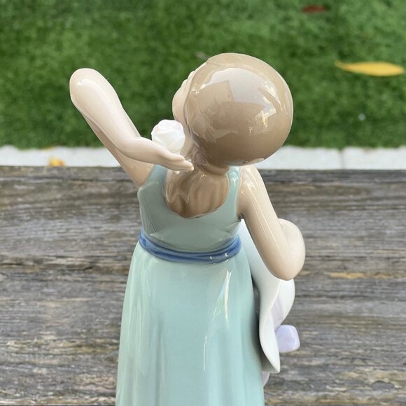 VINTAGE Lladro Figurine Prissy Coiffure Girl - Girl with Straw Hat #5010, Spain - Picture 7 of 11